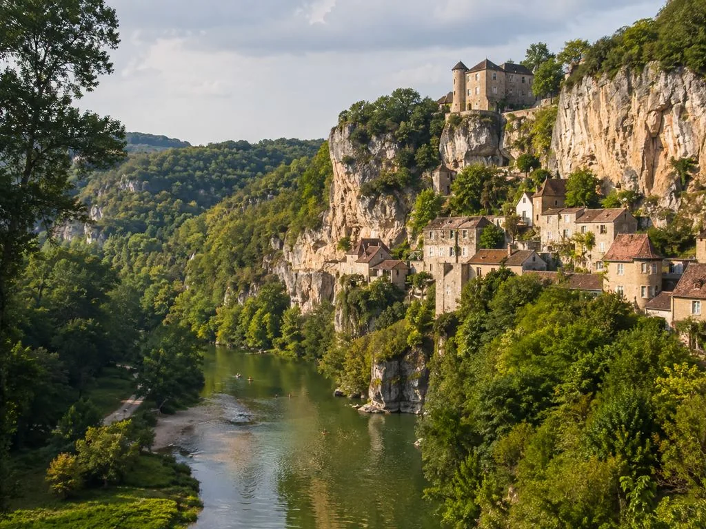Célé Valley near Cabrerets, limestone cliffs and river